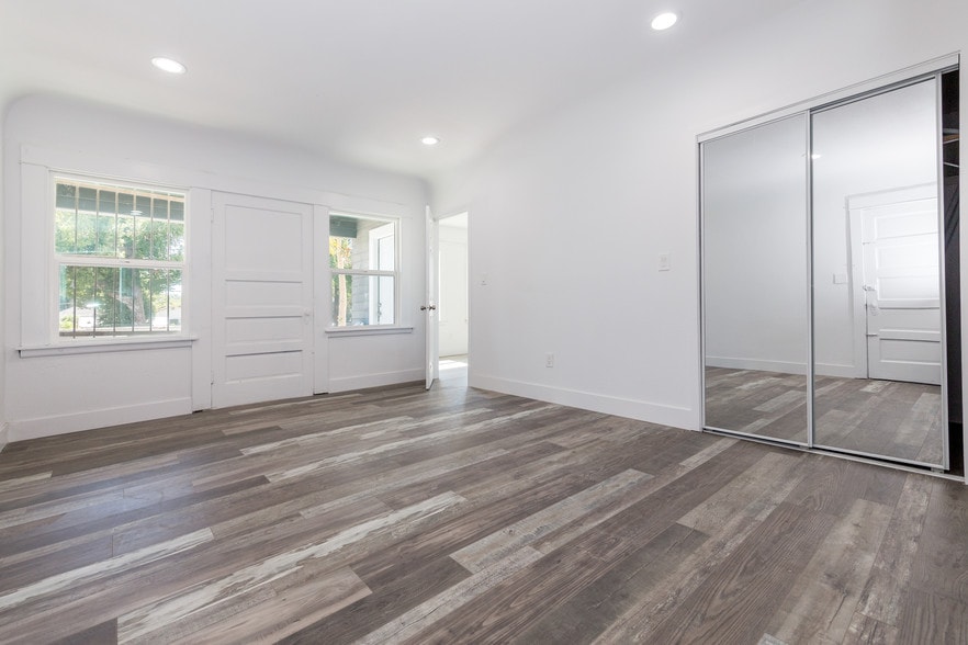 More Photos Of 285 W Center St, Pomona Apartments For Sale