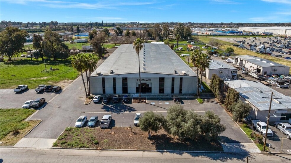 More Photos Of 1343 S Main St, Porterville Warehouse For Sale