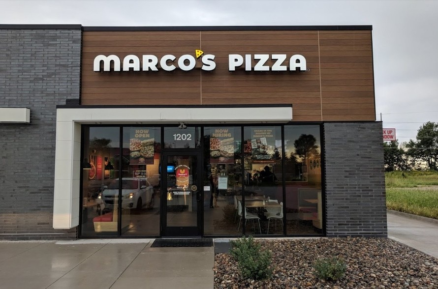 More Photos Of 1176-1196 SE University Ave, Waukee Freestanding For Lease