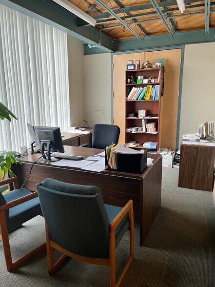 More Photos Of 5359 Timberlea Blvd, Mississauga Light Distribution For Sale