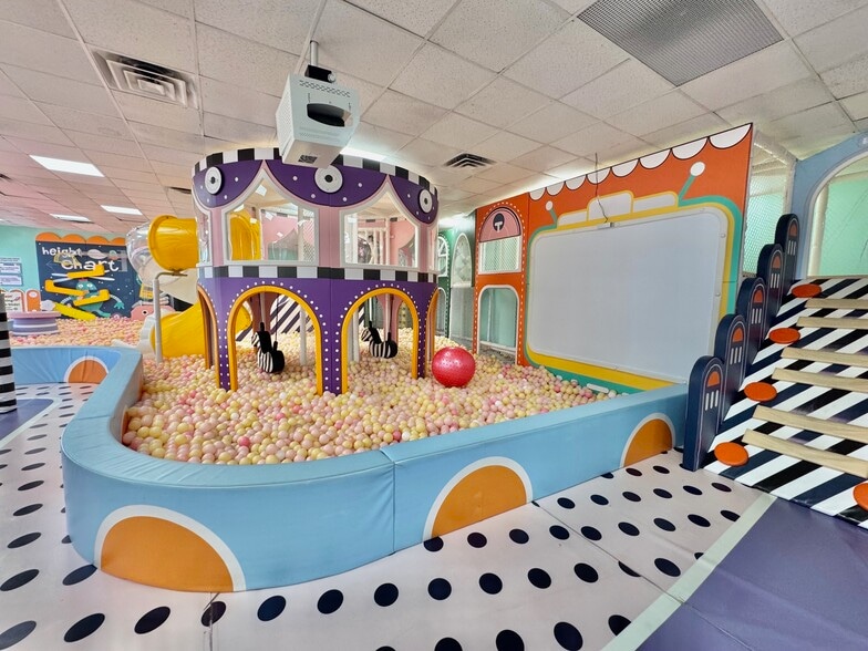 More Photos Of 1267 Forest Ave, Staten Island Storefront Retail Office For Lease