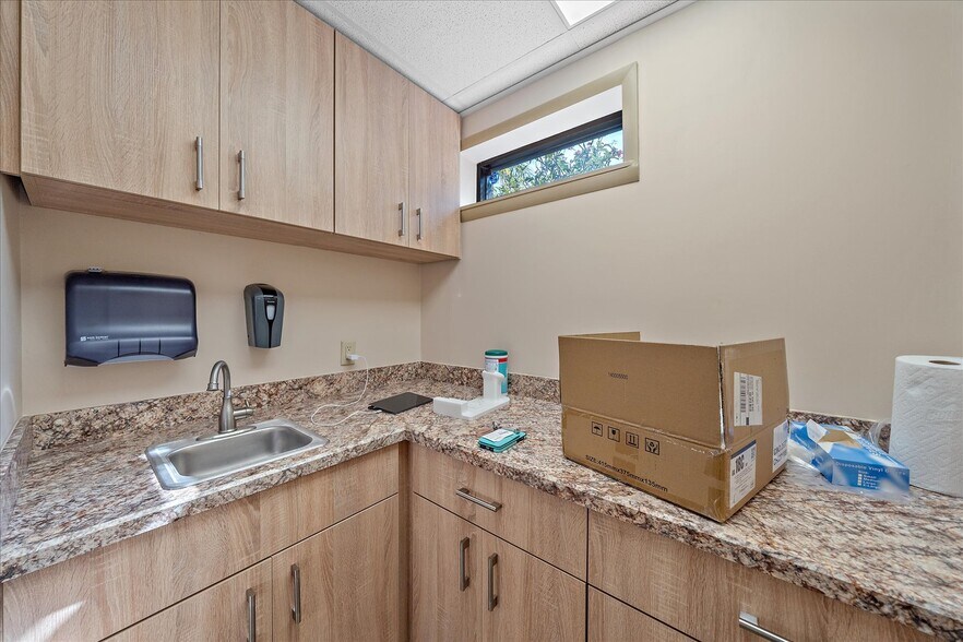 More Photos Of 1872 Tamiami Trl S, Venice Office For Sale