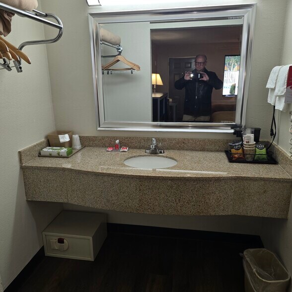 More Photos Of 1507 N Tibbs Rd, Dalton Hotel For Sale