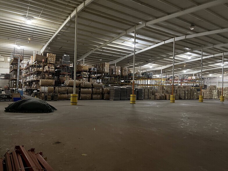 More Photos Of 102 N Sundale Rd, Norwich Warehouse For Lease