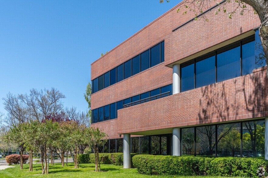 More Photos Of 6601 Koll Center Pky, Pleasanton Office For Sale