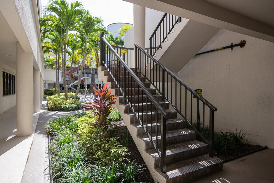 More Photos Of 851 Broken Sound Pky NW, Boca Raton Office For Lease