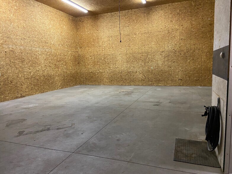 More Photos Of 1617 W Evergreen Dr, Appleton Self Storage For Lease