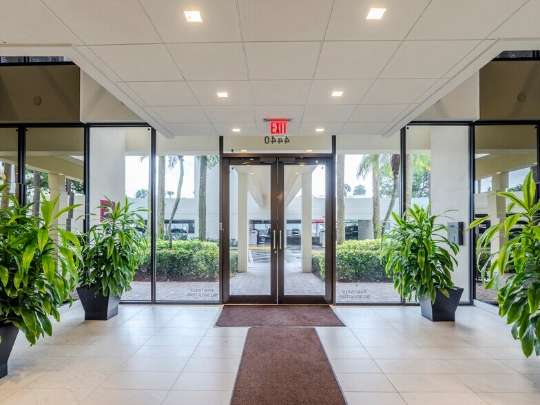 More Photos Of 4440 PGA Blvd, Palm Beach Gardens Coworking Space