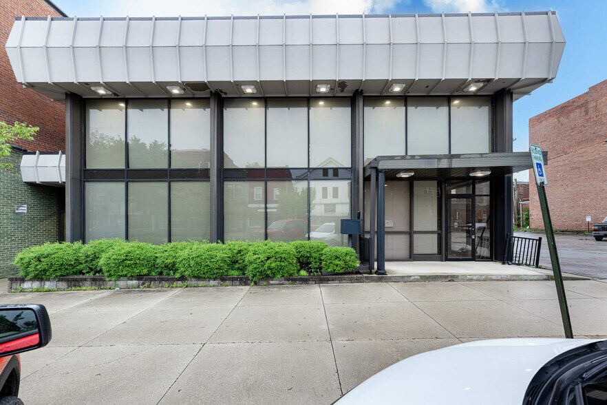 More Photos Of 125 W Spring St, Saint Marys Bank For Sale