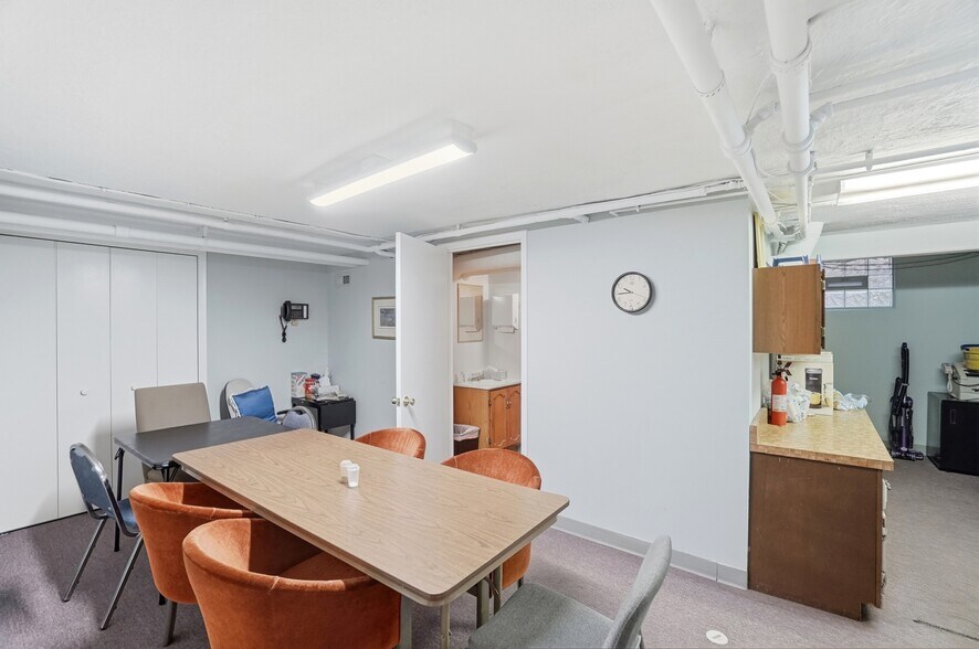 More Photos Of 820 Delta Ave, Cincinnati Office For Sale