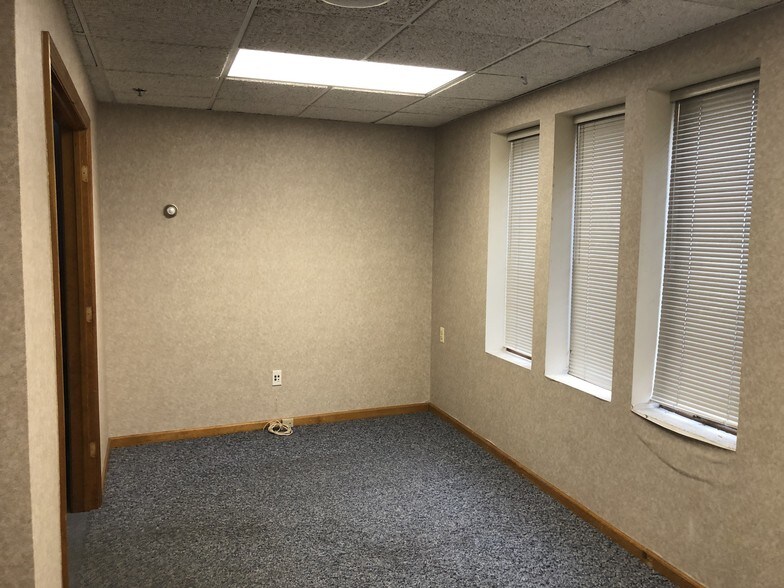 More Photos Of 178 Main Rd, Montville Flex For Lease
