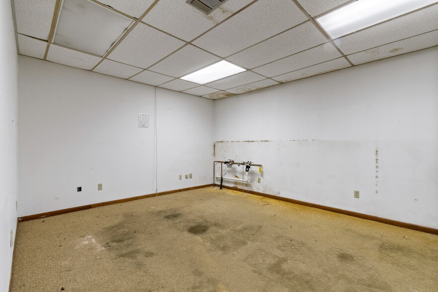 More Photos Of 137 Touby Ct, Mansfield Warehouse For Sale