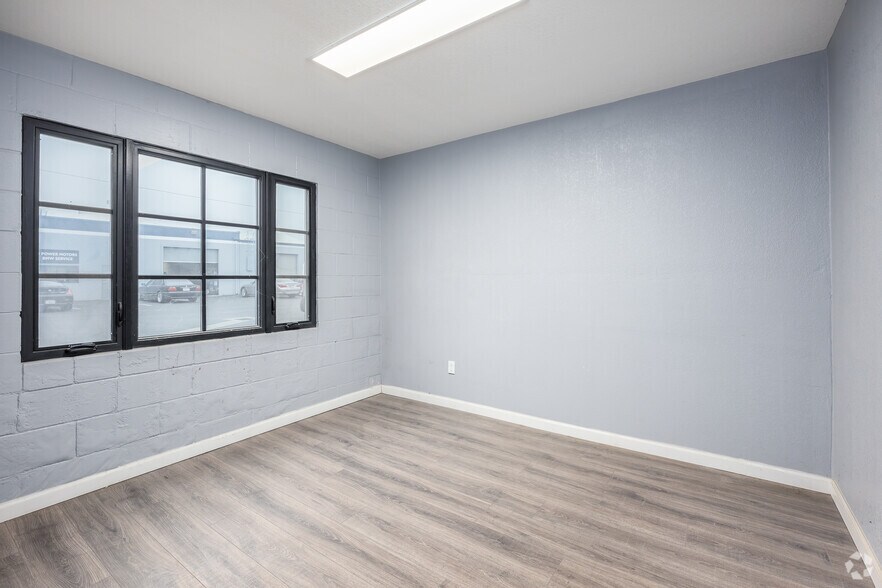 More Photos Of 7500 14th Ave, Sacramento Warehouse For Lease