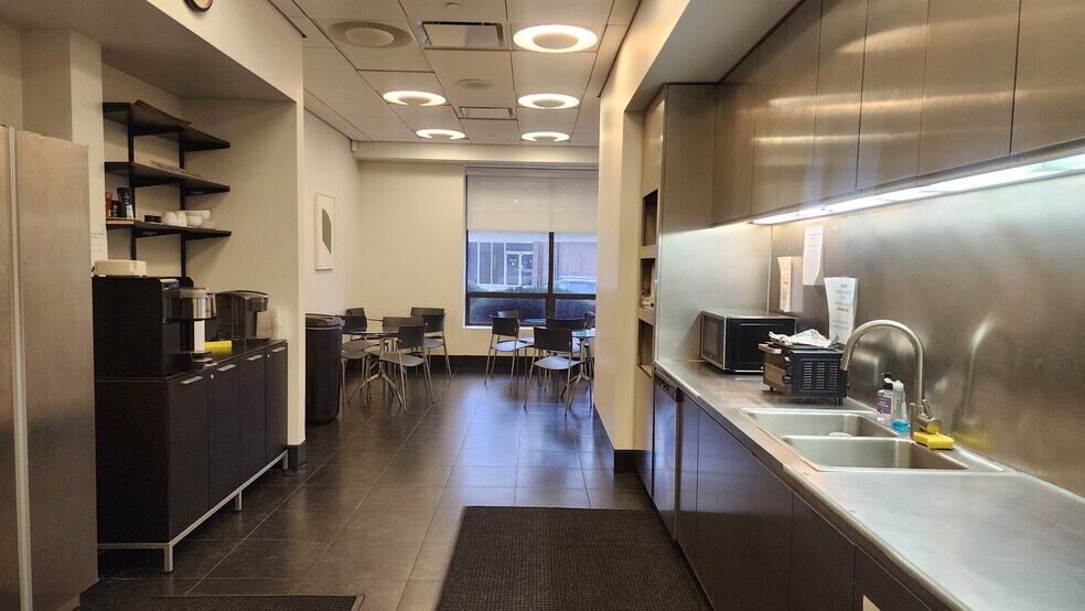 More Photos Of 16 Bleeker St, Millburn Warehouse For Lease