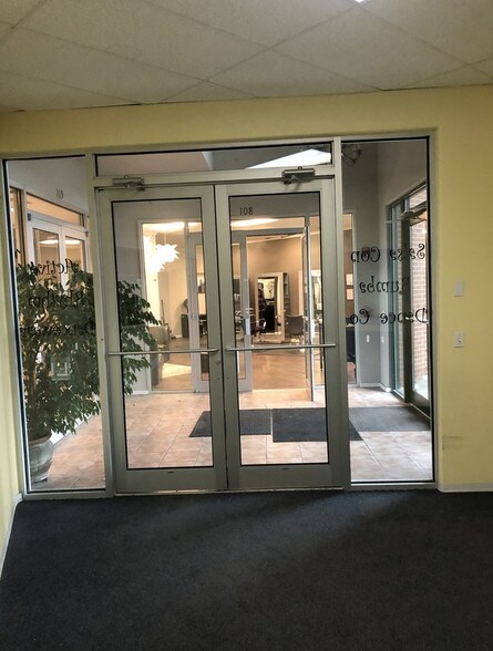 More Photos Of 5601 W Clearwater Ave, Kennewick General Retail For Lease
