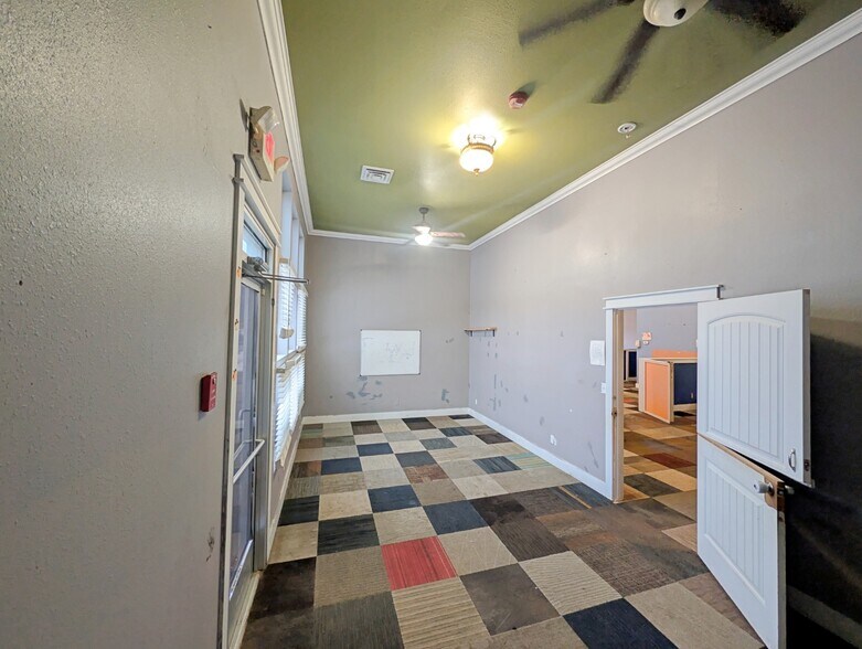 More Photos Of 30736 Highway 200, Ponderay Storefront Retail Office For Lease