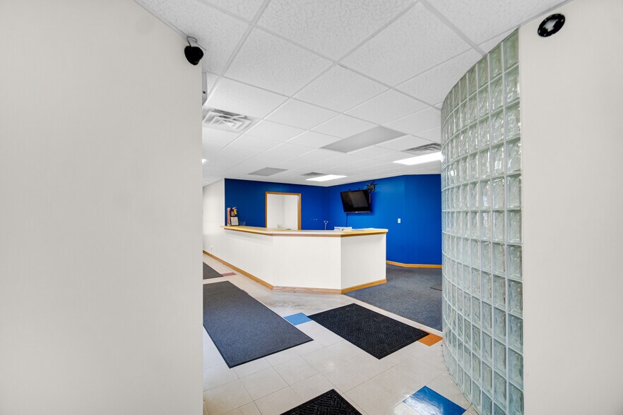 More Photos Of 7045 Calumet Ave, Hammond Light Distribution For Sale