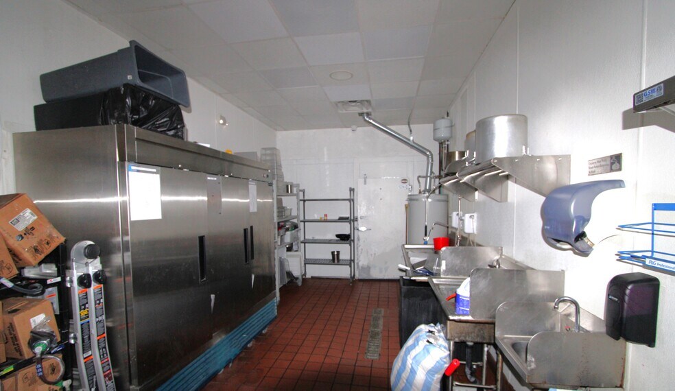 More Photos Of 4850 W Rosecrans Ave, Hawthorne Freestanding For Lease