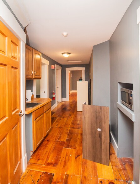 More Photos Of 368 Main St, Southbridge Loft Creative Space For Lease