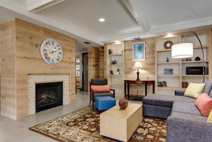 More Photos Of 1918 University Ave, Texarkana Hotel For Sale