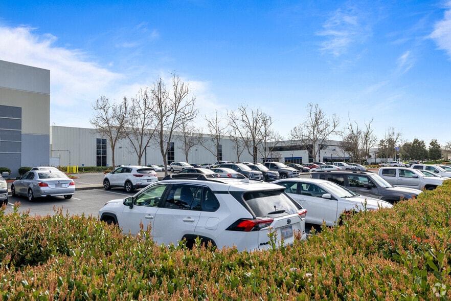 More Photos Of 4040 Nelson Ave, Concord Light Manufacturing For Lease