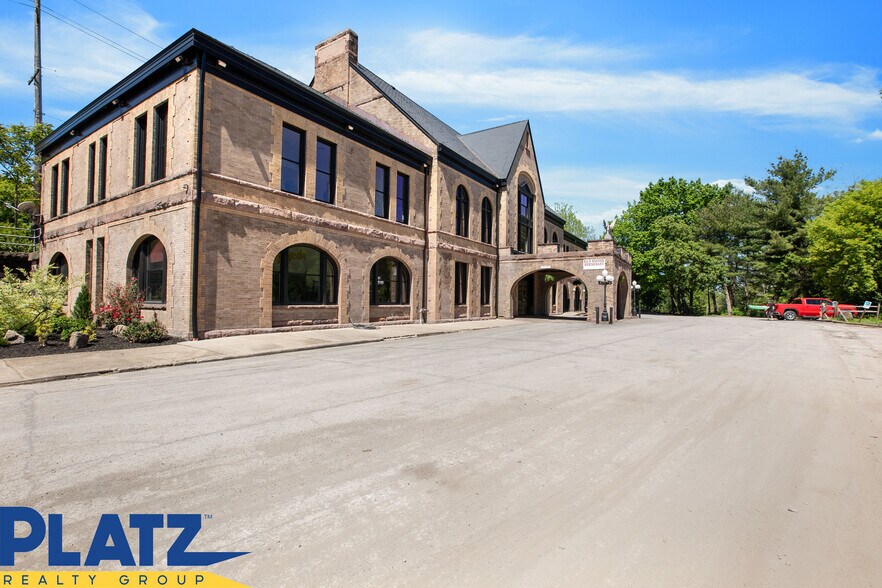More Photos Of 530 Mahoning Ave, Youngstown Restaurant For Sale