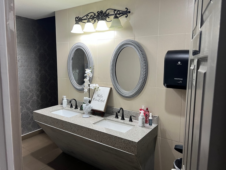 More Photos Of 618 Baca St, Houston Religious Facility For Sale