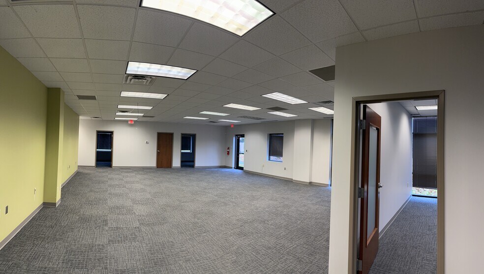 More Photos Of 381 Mallory Station Rd, Franklin Office For Lease