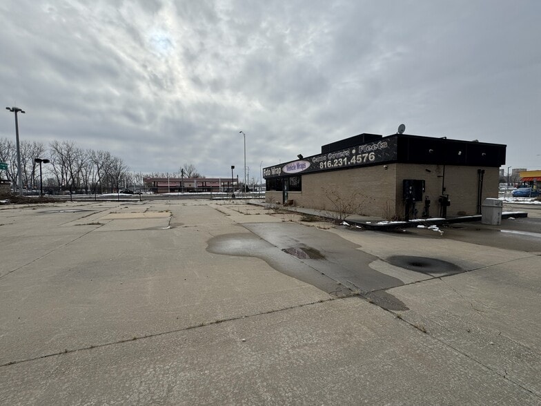 More Photos Of 6850 E Front St, Kansas City Freestanding For Sale