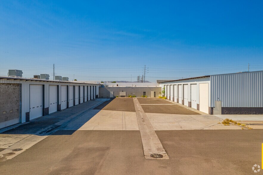 More Photos Of 2600 W McDowell Rd, Phoenix Service For Lease