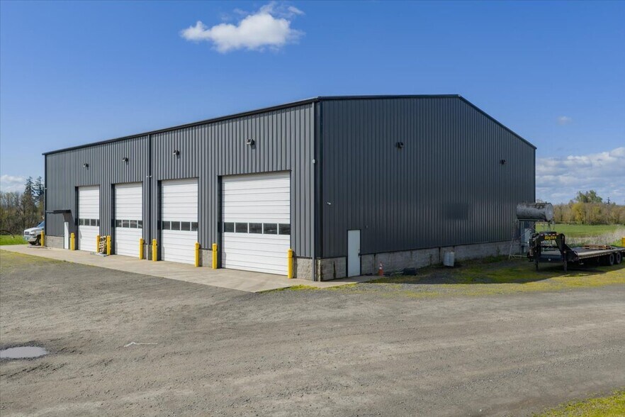 More Photos Of 6011 Grinde Ln NE, Silverton Flex For Lease