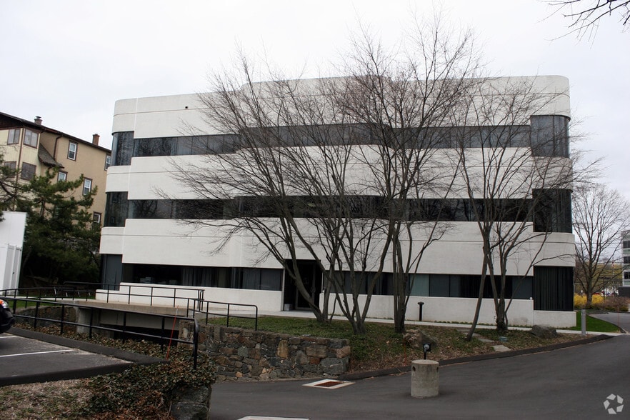 More Photos Of 67 Holly Hill Ln, Greenwich Office For Sale