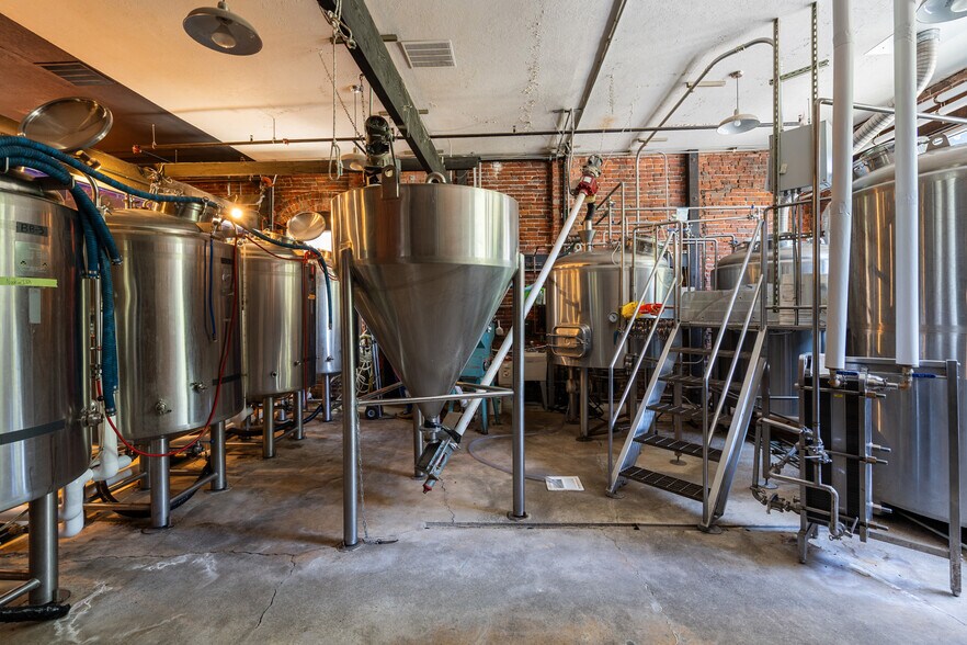 More Photos Of 509 SW G St, Grants Pass Restaurant For Sale