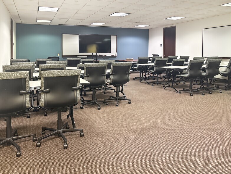 More Photos Of 1600 Golf Rd, Rolling Meadows Coworking Space