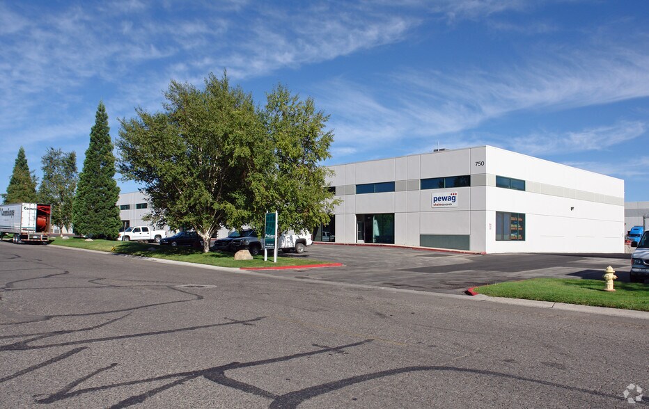 More Photos Of 750 Freeport Blvd, Sparks Warehouse For Lease