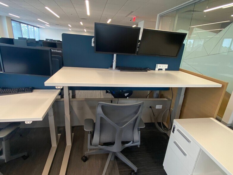 More Photos Of 1110 Sanctuary Pky, Alpharetta Office For Lease