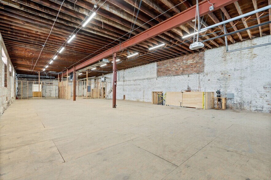 More Photos Of 1425 Agnes Ave, Kansas City Warehouse For Lease