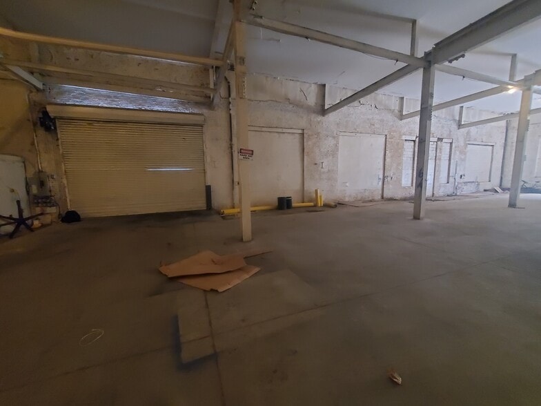 More Photos Of 335 Moffat St, Brooklyn Distribution For Lease