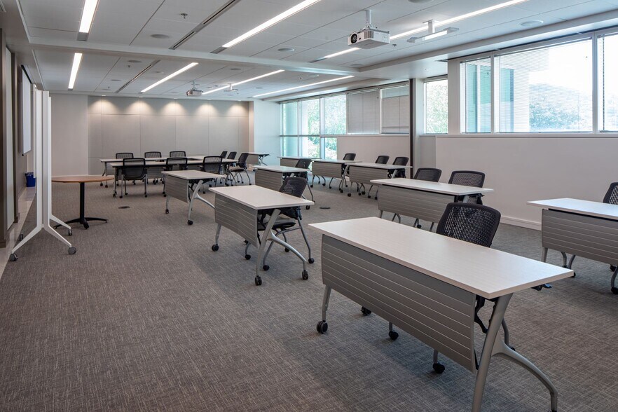 More Photos Of 3625 Cumberland Blvd SE, Atlanta Office For Lease