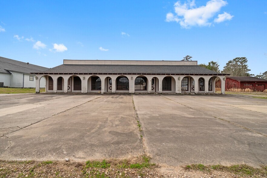 More Photos Of 6738 US Highway 190 E, Livingston Convenience Store For Sale