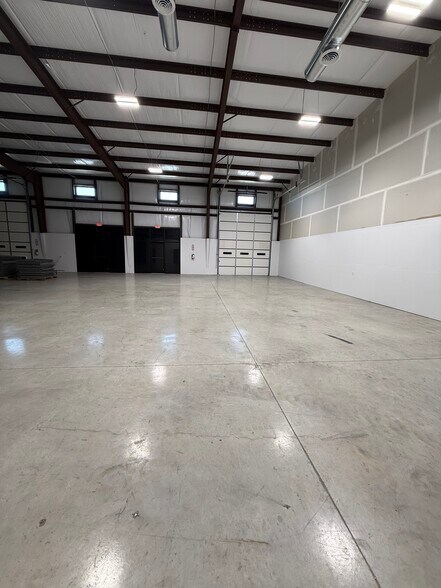 More Photos Of 13013 Harmon Rd, Fort Worth Service For Lease