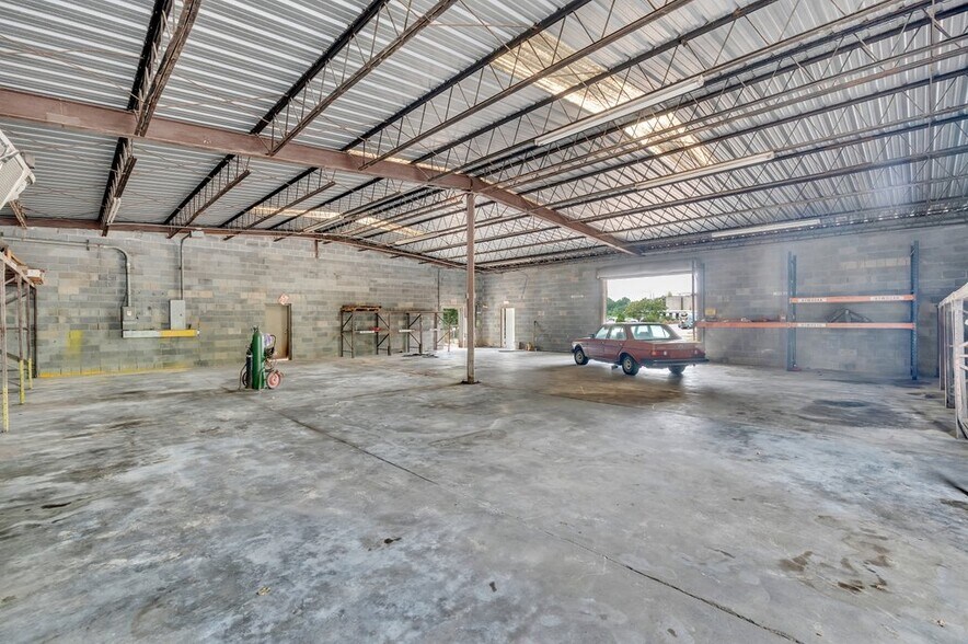 More Photos Of 1005 Richland St, Rock Hill Distribution For Sale