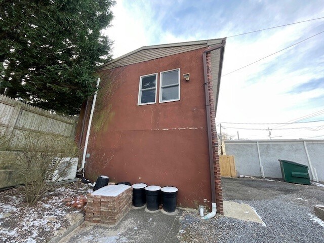 More Photos Of 94 Washington Dr, Centerport Showroom For Lease