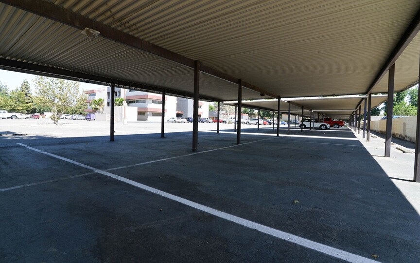 More Photos Of 3550 Q St, Bakersfield Office For Sale