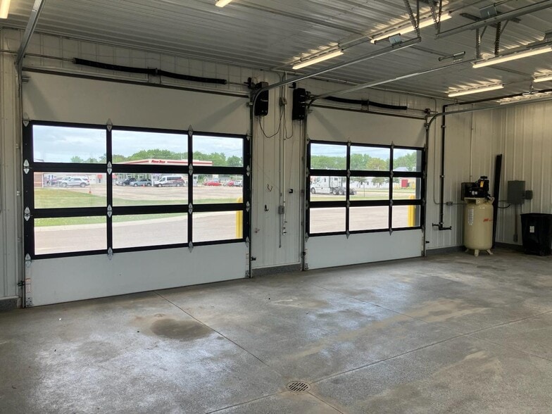 More Photos Of 1010 251 Hwy, Rochelle Office For Sale