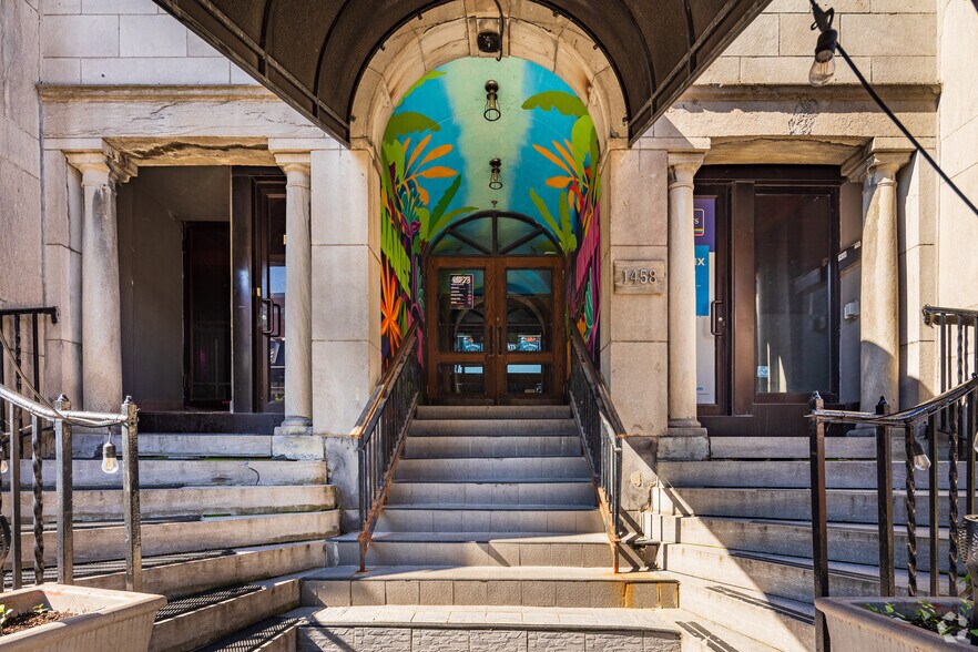 More Photos Of 1454-1462 Rue Crescent, Montréal General Retail For Sale