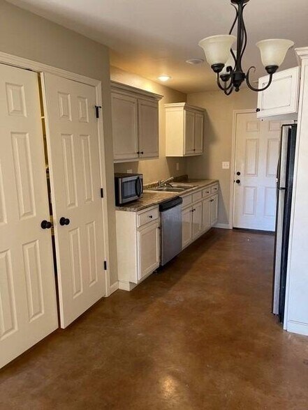 More Photos Of 3515 Harrison St, Batesville Apartments For Sale