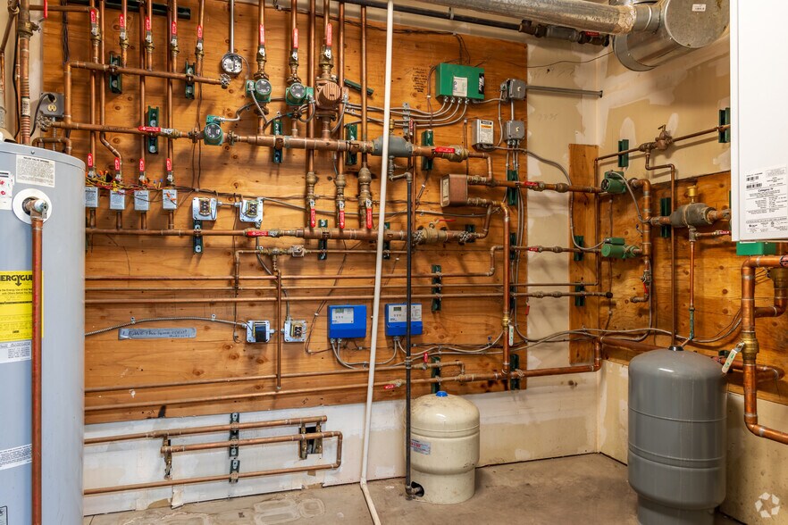 More Photos Of 72399 US Highway 40, Tabernash Showroom For Sale