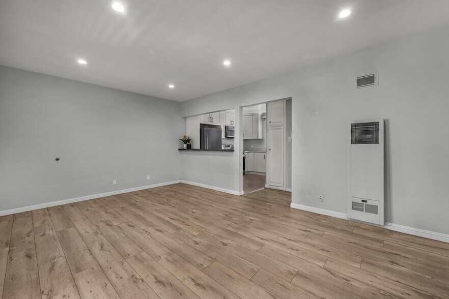 More Photos Of 13000 Valleyheart Dr, Studio City Apartments For Sale