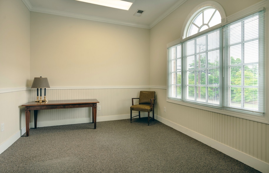 More Photos Of 2774 Electric Rd, Roanoke Medical For Sale